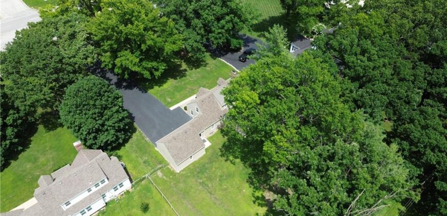 909 NE Vivion Road, Kansas City, MO 64118