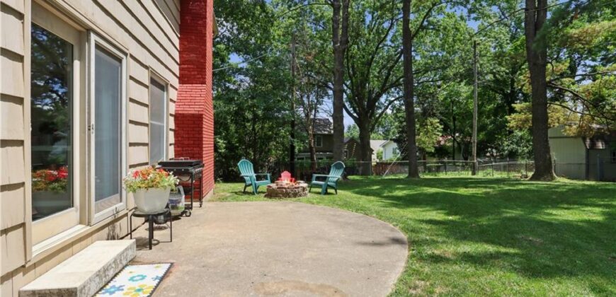 6836 NW Birch Court, Kansas City, MO 64151