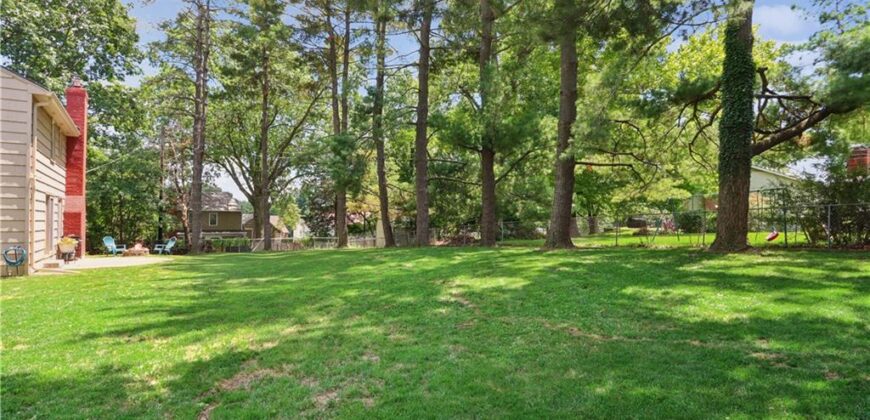 6836 NW Birch Court, Kansas City, MO 64151