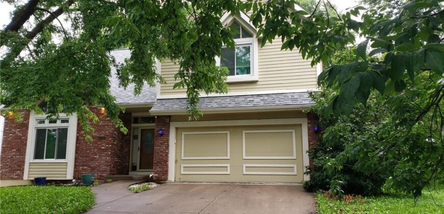 8260 N Woodland Avenue, Kansas City, MO 64118