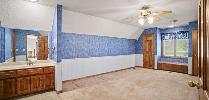 13908 Timberidge Street, Kansas City, MO 64152