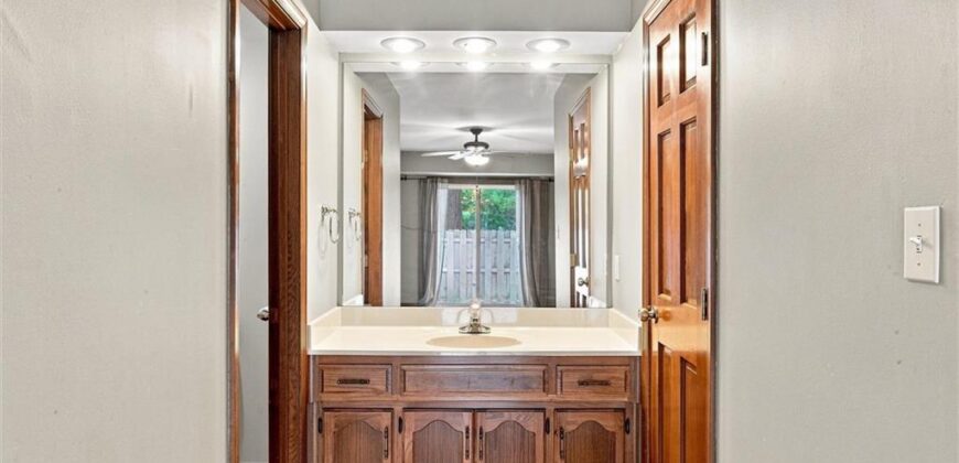 8504 N Chatham Avenue, Kansas City, MO 64154