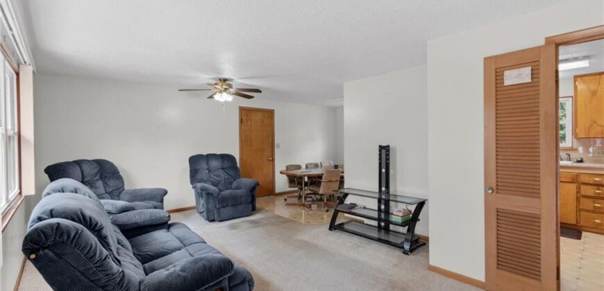 201 Highland Drive, Smithville, MO 64089