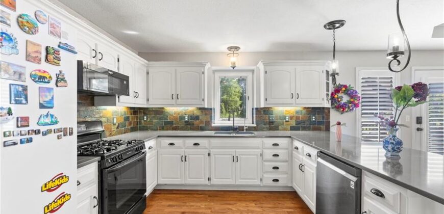 7433 N Smalley Avenue, Kansas City, MO 64158