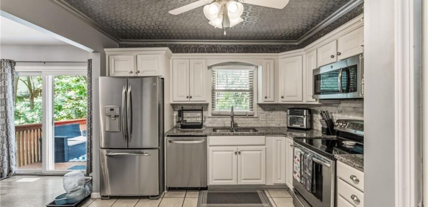8008 N Garfield Avenue, Kansas City, MO 64118