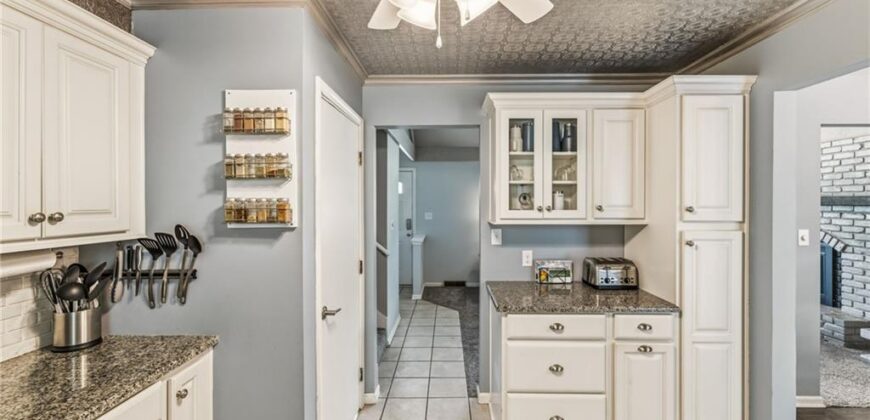 8008 N Garfield Avenue, Kansas City, MO 64118