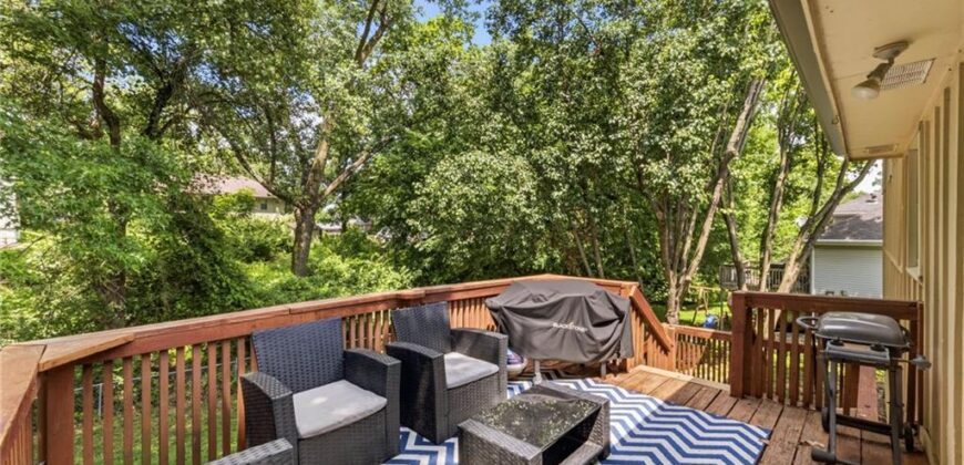 8008 N Garfield Avenue, Kansas City, MO 64118