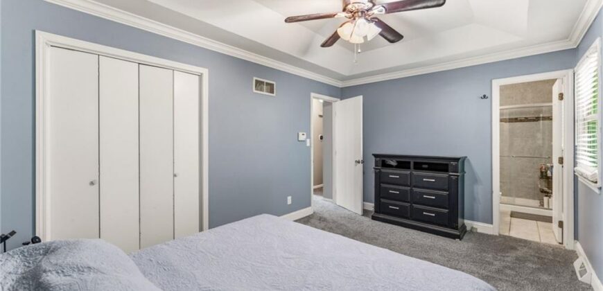 8008 N Garfield Avenue, Kansas City, MO 64118