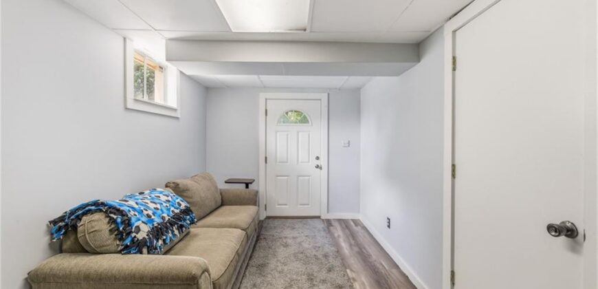 8008 N Garfield Avenue, Kansas City, MO 64118