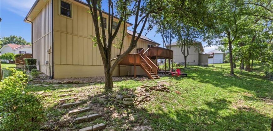 8008 N Garfield Avenue, Kansas City, MO 64118