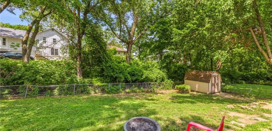 8008 N Garfield Avenue, Kansas City, MO 64118