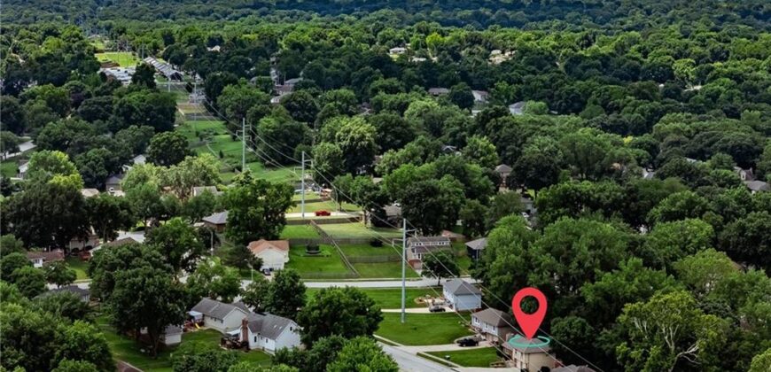 8008 N Garfield Avenue, Kansas City, MO 64118