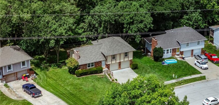 8008 N Garfield Avenue, Kansas City, MO 64118