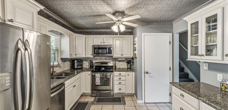 8008 N Garfield Avenue, Kansas City, MO 64118