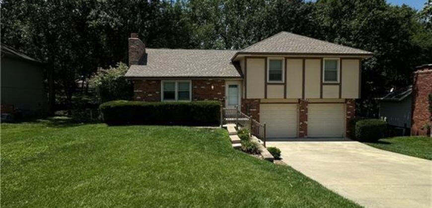 8008 N Garfield Avenue, Kansas City, MO 64118
