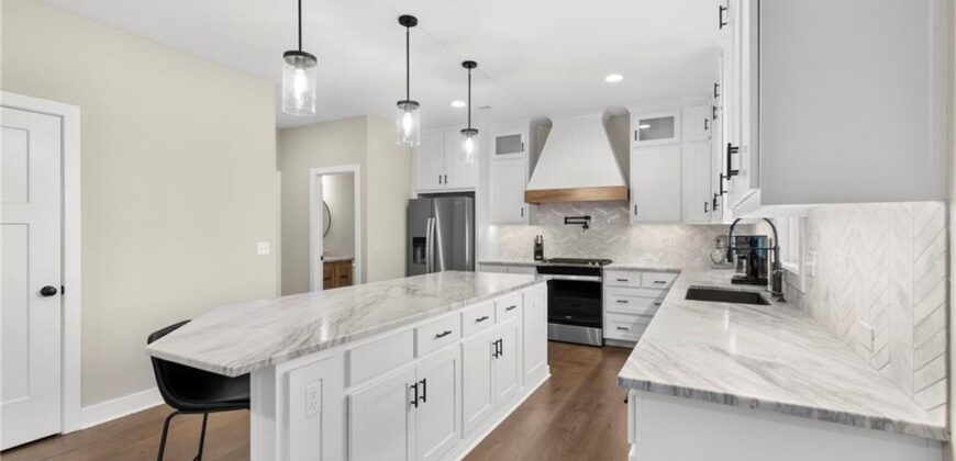 8923 N Poplar Avenue, Kansas City, MO 64156
