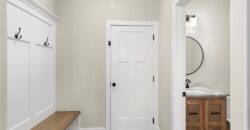 8923 N Poplar Avenue, Kansas City, MO 64156