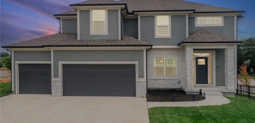 8923 N Poplar Avenue, Kansas City, MO 64156
