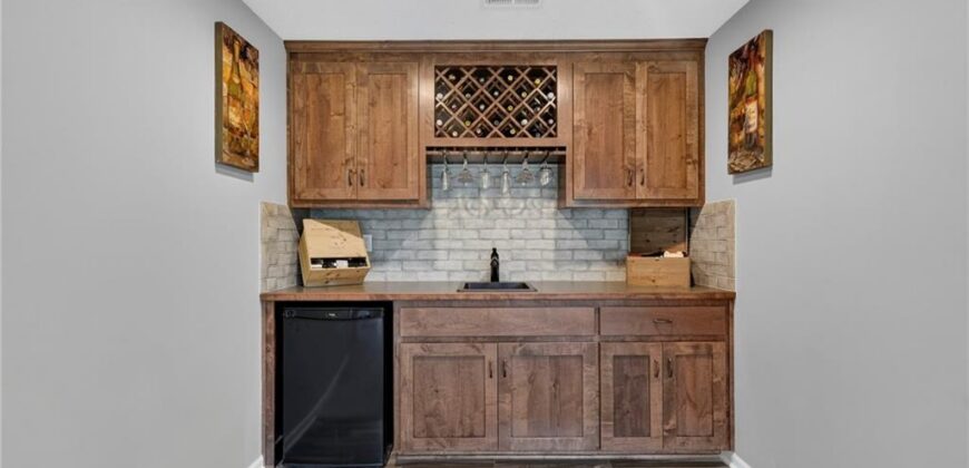 8126 NW 90th Terrace, Kansas City, MO 64153