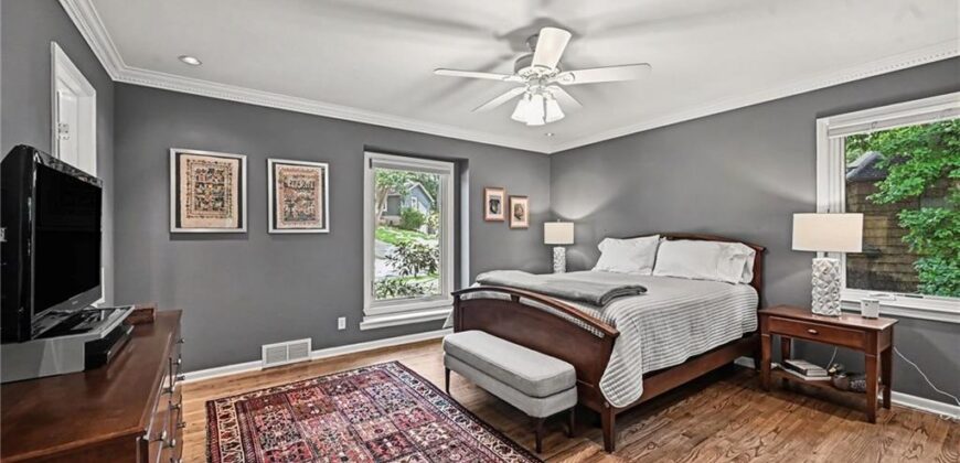 4126 NW Claymont Drive, Kansas City, MO 64116