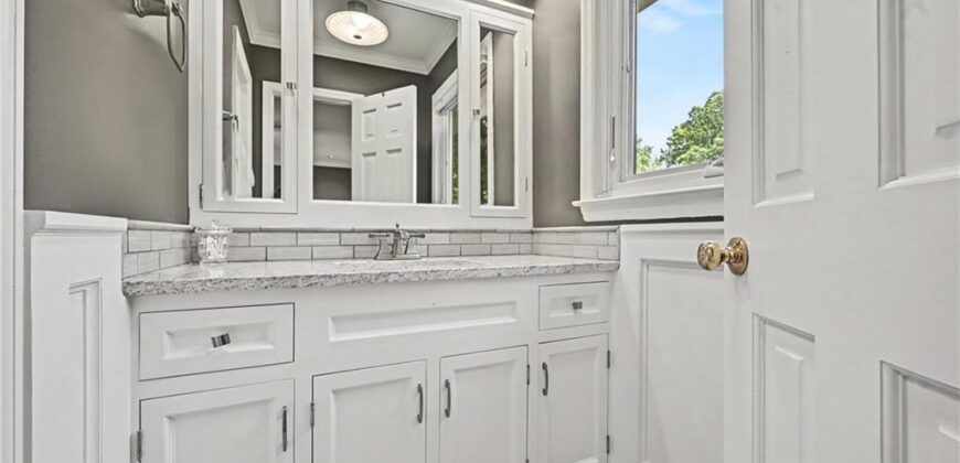 4126 NW Claymont Drive, Kansas City, MO 64116