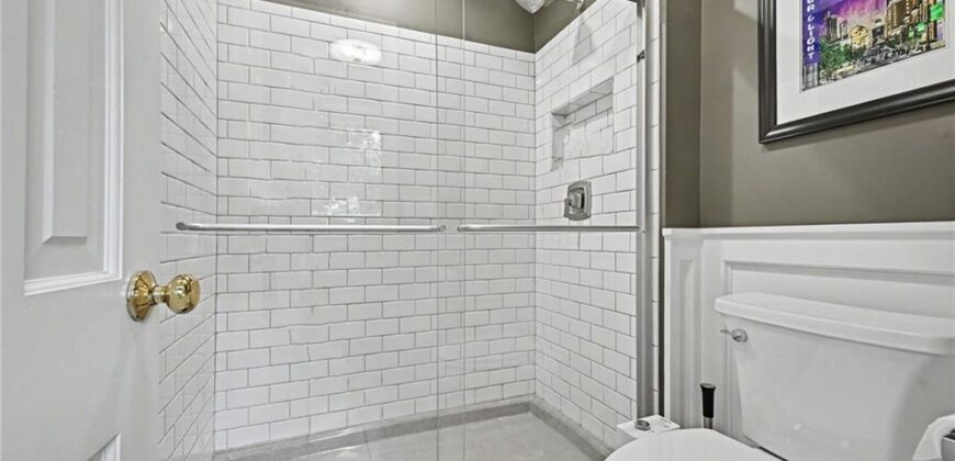 4126 NW Claymont Drive, Kansas City, MO 64116