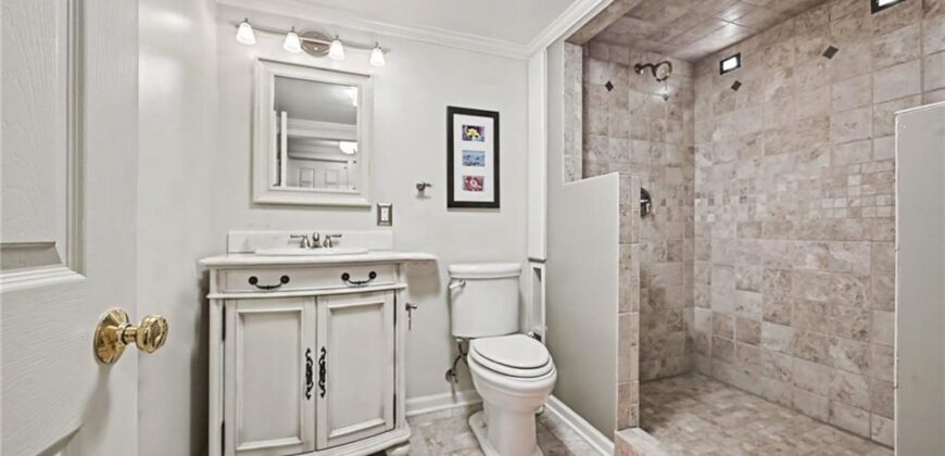 4126 NW Claymont Drive, Kansas City, MO 64116