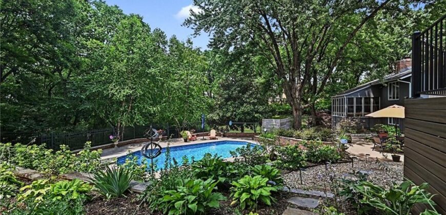 4126 NW Claymont Drive, Kansas City, MO 64116
