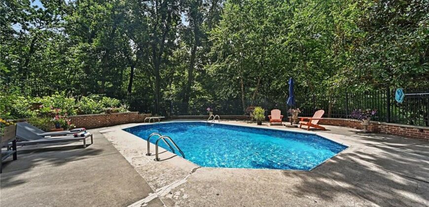 4126 NW Claymont Drive, Kansas City, MO 64116