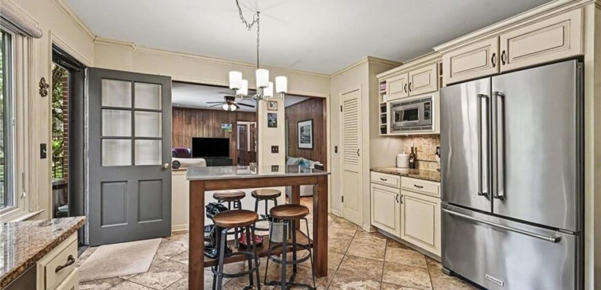 4126 NW Claymont Drive, Kansas City, MO 64116