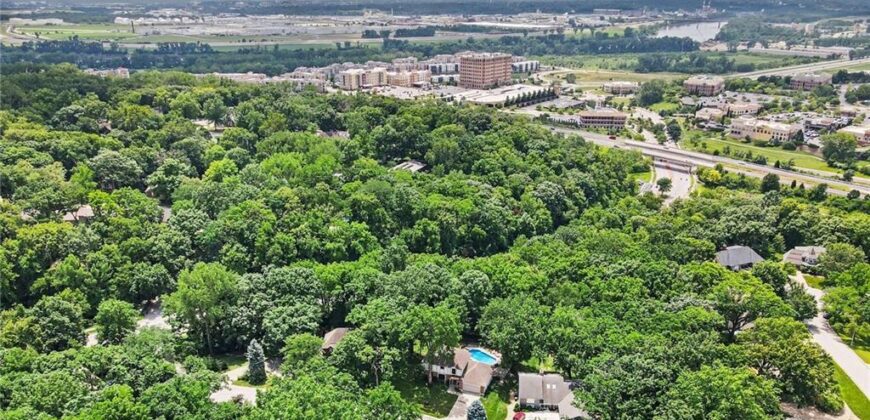 4126 NW Claymont Drive, Kansas City, MO 64116