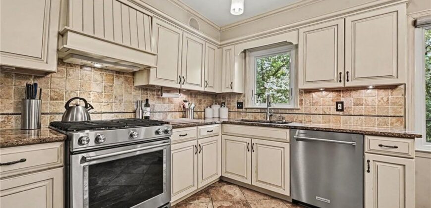 4126 NW Claymont Drive, Kansas City, MO 64116