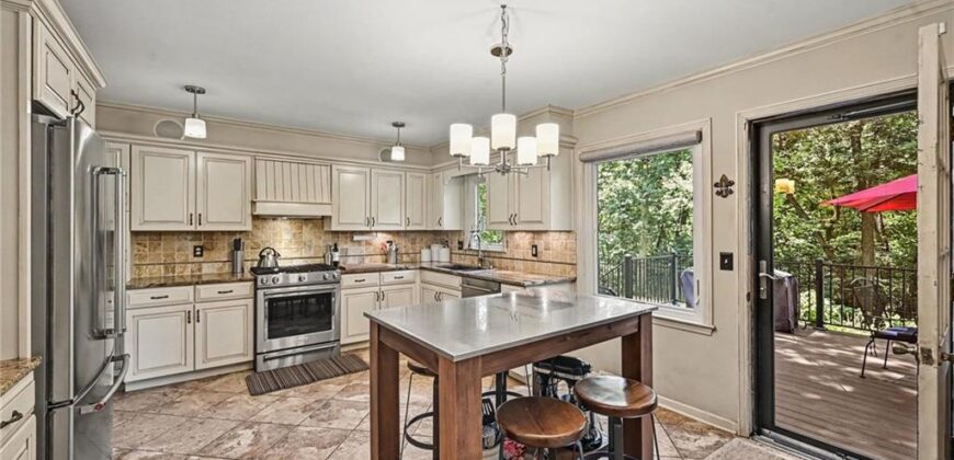 4126 NW Claymont Drive, Kansas City, MO 64116