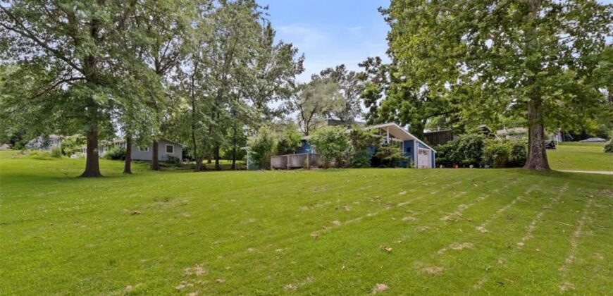 1907 NE 57th Street, Gladstone, MO 64118