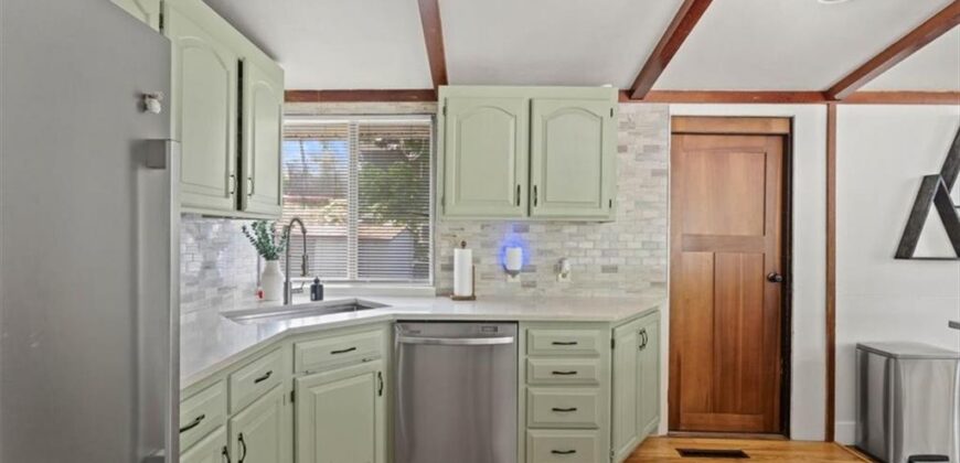 1907 NE 57th Street, Gladstone, MO 64118
