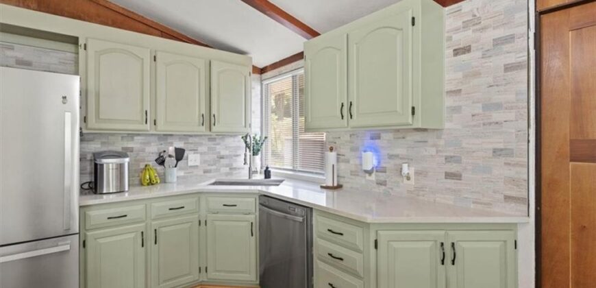 1907 NE 57th Street, Gladstone, MO 64118