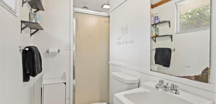 1907 NE 57th Street, Gladstone, MO 64118