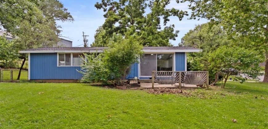 1907 NE 57th Street, Gladstone, MO 64118