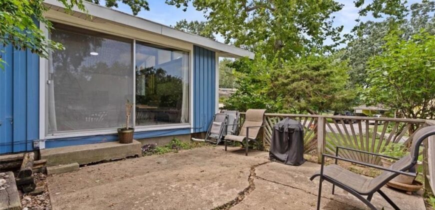 1907 NE 57th Street, Gladstone, MO 64118