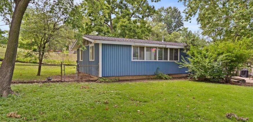 1907 NE 57th Street, Gladstone, MO 64118