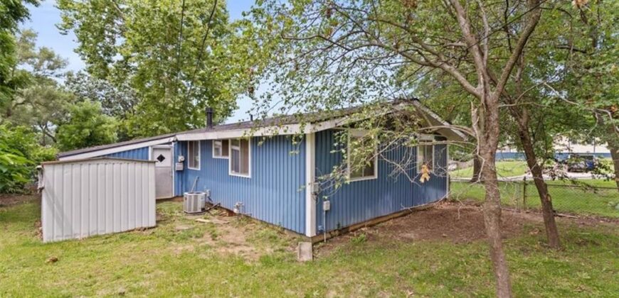1907 NE 57th Street, Gladstone, MO 64118
