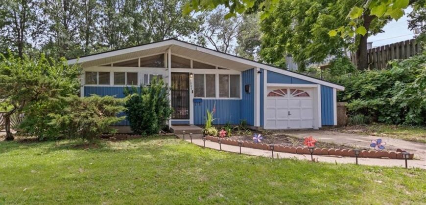 1907 NE 57th Street, Gladstone, MO 64118