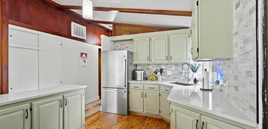 1907 NE 57th Street, Gladstone, MO 64118