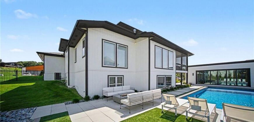 2131 NW Palisades Drive, Riverside, MO 64150