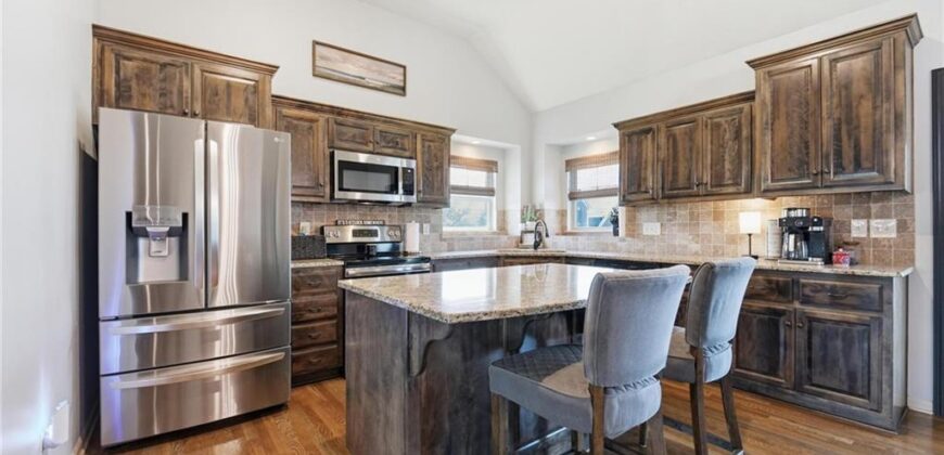 10802 N Oakland Avenue, Kansas City, MO 64157