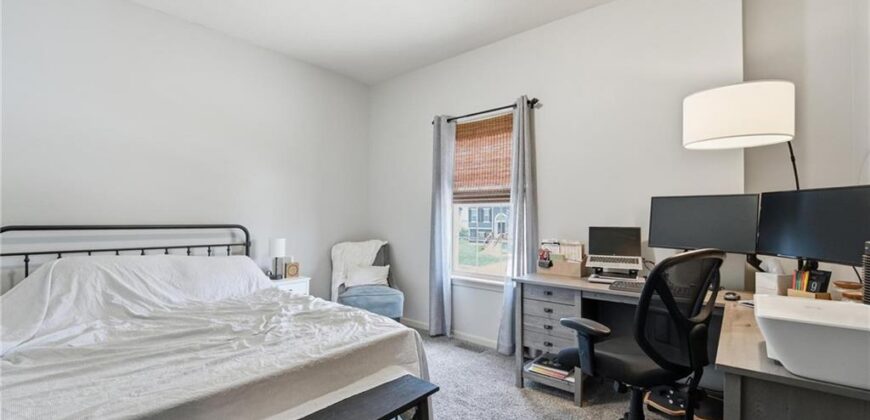 10802 N Oakland Avenue, Kansas City, MO 64157