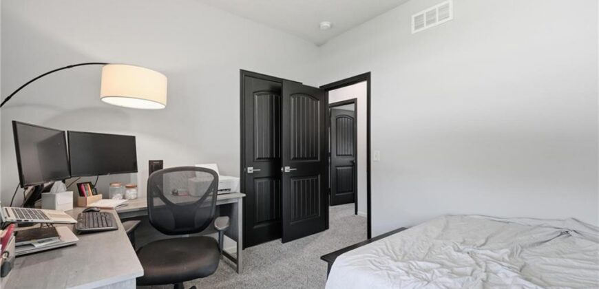 10802 N Oakland Avenue, Kansas City, MO 64157