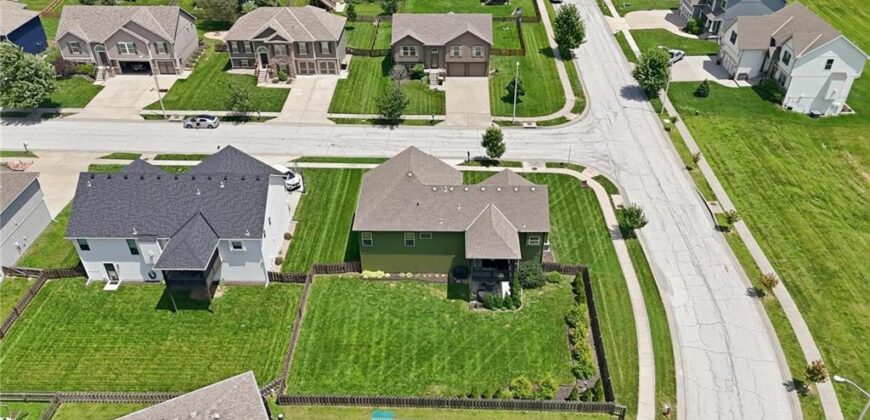 10802 N Oakland Avenue, Kansas City, MO 64157