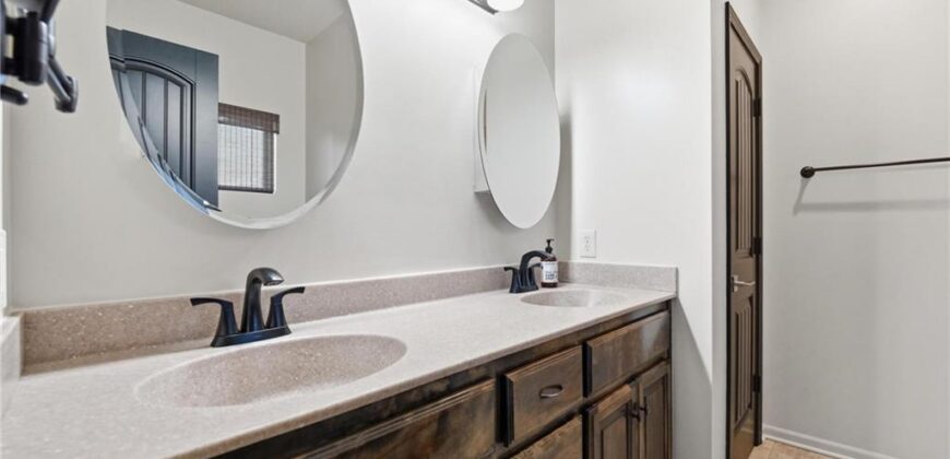 10802 N Oakland Avenue, Kansas City, MO 64157