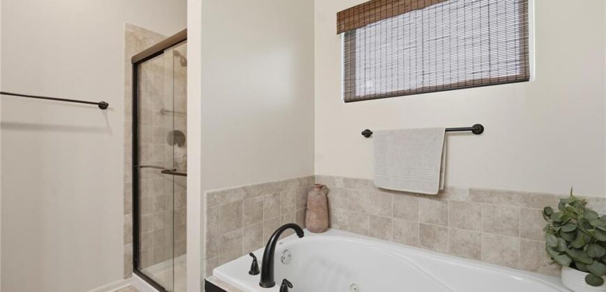 10802 N Oakland Avenue, Kansas City, MO 64157